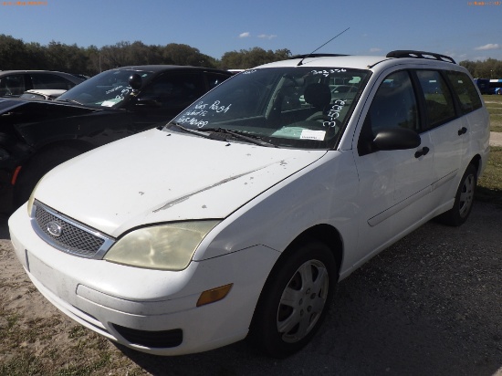 3-05122 (Cars-Sedan 4D)  Seller: Florida State D.O.H. 2005 FORD FOCUS