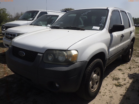 3-10118 (Cars-SUV 4D)  Seller: Gov-City of St.Petersburg 2005 FORD ESCAPE