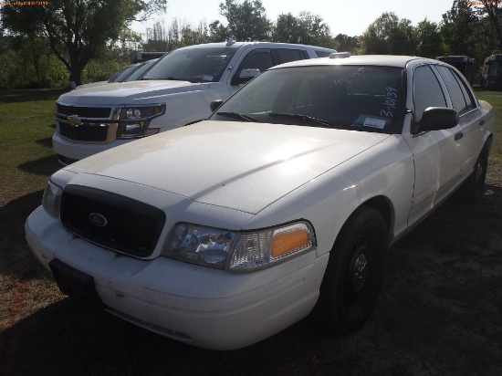 3-10139 (Cars-Sedan 4D)  Seller: Gov-Manatee County Sheriffs Offic 2011 FORD CRO