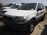 3-10118 (Cars-SUV 4D)  Seller: Gov-City of St.Petersburg 2005 FORD ESCAPE