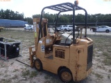 4-01248 (Equip.-Fork lift)  Seller: Florida State F.W.C. CAT TOWMOTOR 4225 CUSHI