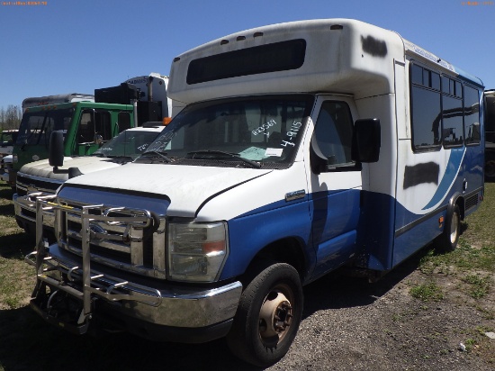 4-09115 (Trucks-Buses)  Seller: Gov-Hillsborough Area Regional 2014 FORD E450