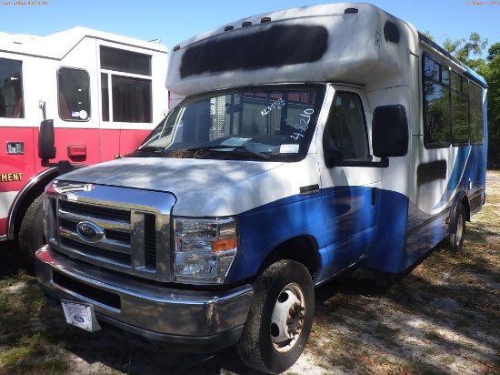 4-08210 (Trucks-Buses)  Seller: Gov-Hillsborough Area Regional 2014 CHPN E450