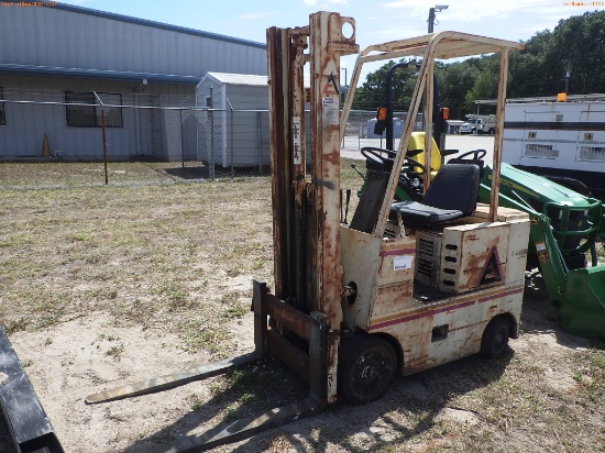 5-01116 (Equip.-Fork lift)  Seller:Private/Dealer ALLIS-CAMBERS ACC-20PS 2000LB