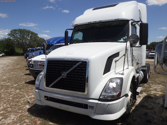 5-08119 (Trucks-Tractor)  Seller:Private/Dealer 2012 VOLV VNL