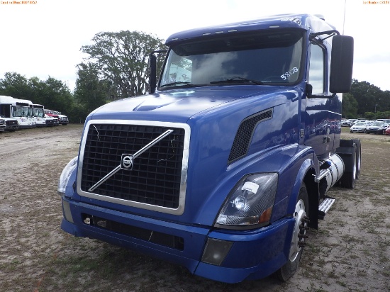 5-08128 (Trucks-Tractor)  Seller:Private/Dealer 2012 VOLV VNL