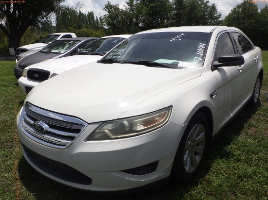 7-10144 (Cars-Sedan 4D)  Seller: Florida State F.D.L.E. 2011 FORD TAURUS