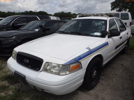 7-05118 (Cars-Sedan 4D)  Seller: Gov-Town Of Kenneth City Police 2011 FORD CROWN