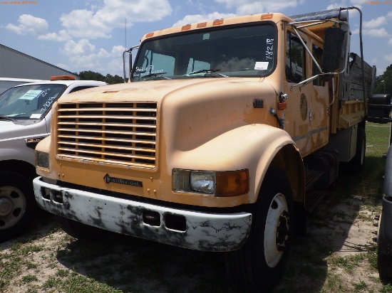 7-08218 (Trucks-Dump)  Seller: Florida State D.O.T. 1999 INTL 4700