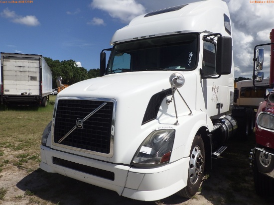 7-08228 (Trucks-Tractor)  Seller:Private/Dealer 2012 VOLV VNL64T
