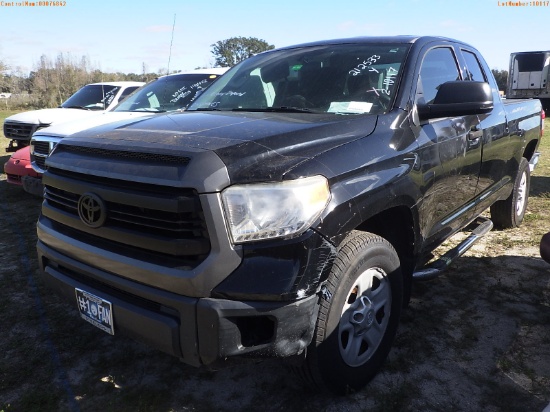 2-10117 (Trucks-Pickup 4D)  Seller: Gov-Port Richey Police Department 2017 TOYO