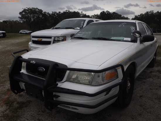 2-06138 (Cars-Sedan 4D)  Seller: Gov-City Of Clearwater 2011 FORD CROWNVIC