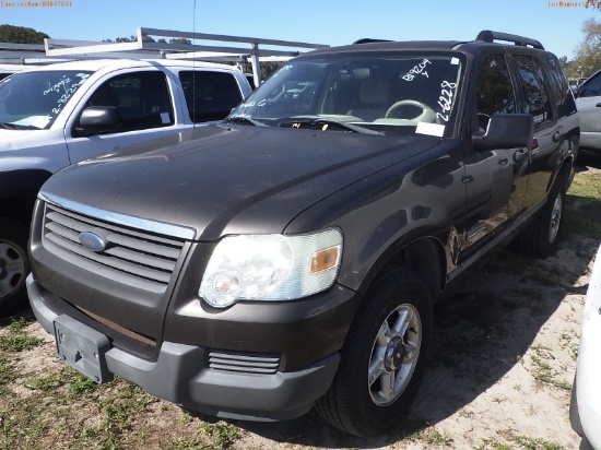 2-06228 (Cars-SUV 4D)  Seller: Gov-Pinellas County BOCC 2006 FORD EXPLORER