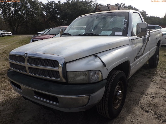 3-06119 (Trucks-Pickup 2D)  Seller: Gov-Hillsborough County School 1999 DODG 250