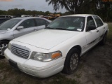 3-06218 (Cars-Sedan 4D)  Seller: Florida State D.O.T. 2008 FORD CROWNVIC