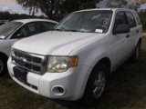 3-06214 (Cars-SUV 4D)  Seller: Florida State D.O.T. 2009 FORD ESCAPE