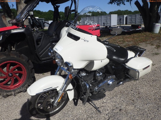 4-02510 (Cars-Motorcycle)  Seller: Gov-Hillsborough County Sheriffs 2021 HD FLHT