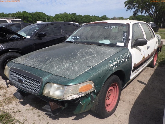 4-05118 (Cars-Sedan 4D)  Seller: Gov-Alachua County Sheriffs Offic 2002 FORD CRO