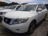 5-06136 (Cars-SUV 4D)  Seller: Gov-Florida Governmental Utility 2015 NISS PATHFI