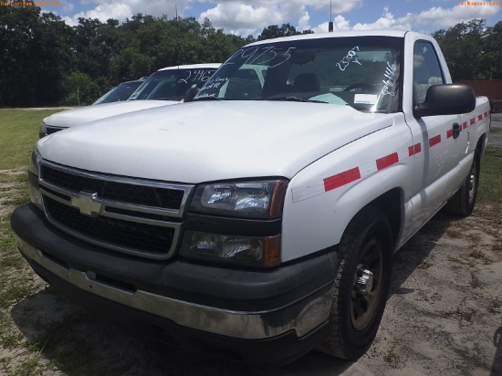 8-06146 (Trucks-Pickup 2D)  Seller: Florida State D.O.T. 2006 CHEV SILVERADO