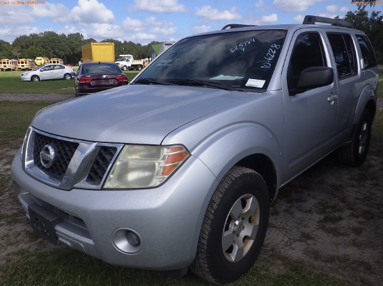 10-06228 (Cars-SUV 4D)  Seller: Florida State F.D.L.E. 2010 NISS PATHFINDE