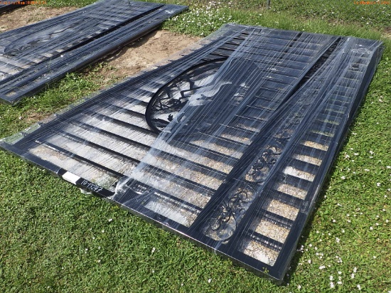 10-13247 (Equip.-Materials)  Seller:Private/Dealer 20 FOOT BI PARTING METAL GATE