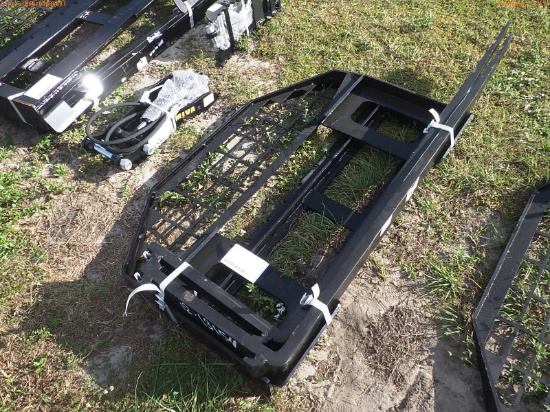 12-13154 (Equip.-Implement misc.)  Seller:Private/Dealer GIYI QUICK CONNECT SKID
