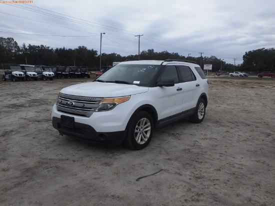 2-06112 (Cars-SUV 4D)  Seller: Gov-Pinellas County BOCC 2015 FORD EXPLORER