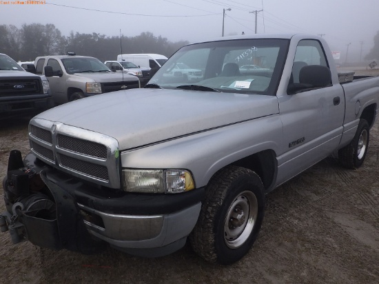 2-06260 (Trucks-Pickup 2D)  Seller: Florida State F.W.C. 2001 FORD F150