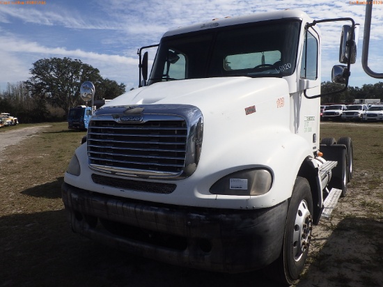 2-08123 (Trucks-Tractor)  Seller:Private/Dealer 2006 FRGT COLUMBIA