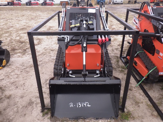 2-13142 (Equip.-Loader skid steer)  Seller:Private/Dealer AGT YF2-380 MINI STAND