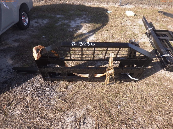 2-13236 (Equip.-Implement misc.)  Seller:Private/Dealer QUICK CONNECT PALLET FOR