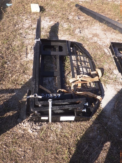 2-13237 (Equip.-Implement misc.)  Seller:Private/Dealer QUICK CONNECT PALLET FOR