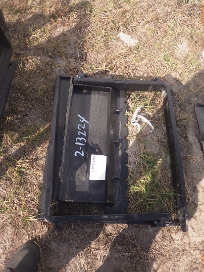 2-13224 (Equip.-Implement misc.)  Seller:Private/Dealer GIYI QUICK CONNECT PALLE