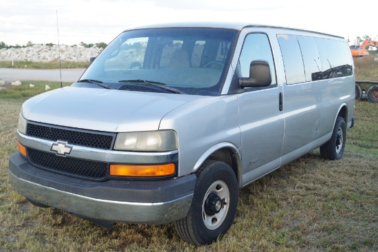 2004 Chevrolet 3500 15 Passenger Van