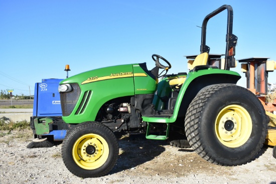 John Deere 4320 4x4 Tractor