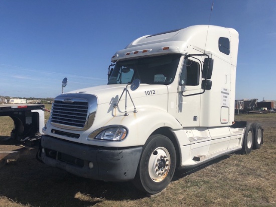 2005 Freightliner Cascadia T/A Sleeper Truck Tractor
