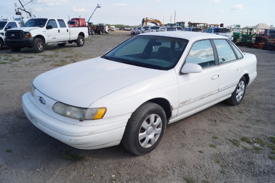 1995 Ford Taurus 4 Door Sedan