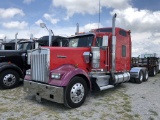 2005 Kenworth W900L T/A Sleeper Truck Tractor