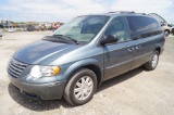 2005 Chrysler Town & Country Minivan