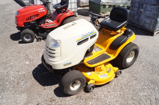 Cub Cadet LT1042 42in Riding Mower