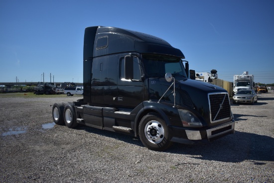 2010 Volvo T/A Sleeper Truck Tractor