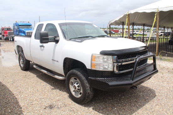2011 Chevrolet 2500HD LS 4x4 Extended Cab Pickup Truck