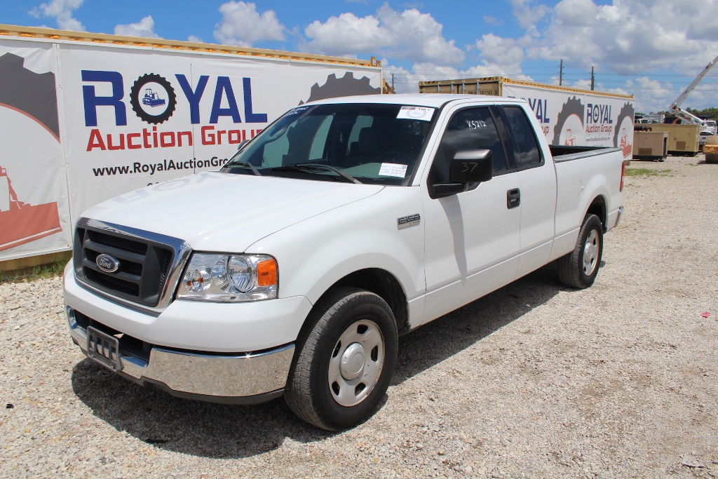 2004 Ford F-150 XL Extended Cab Pickup Truck