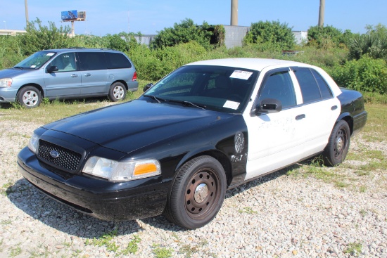 2007 Ford Crown Vic 4 Door Police Cruiser