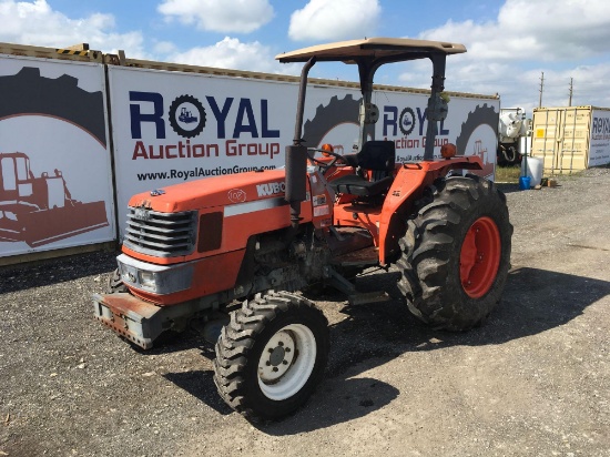 Kubota M4900 Tractor