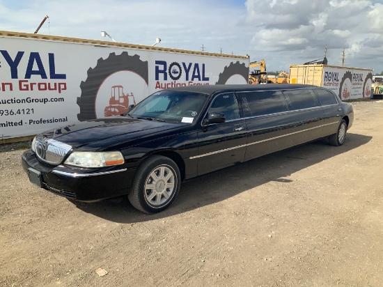 2011 Lincoln Town Car Stretch Limousine