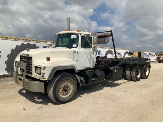 2002 Mack RD688S T/A Rolloff Truck