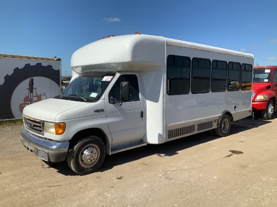 2005 Ford E-450 Super Duty 21 Passenger Bus