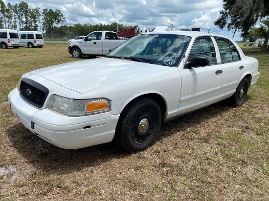 2004 Ford Crown Victoria 4 Door Police Cruiser